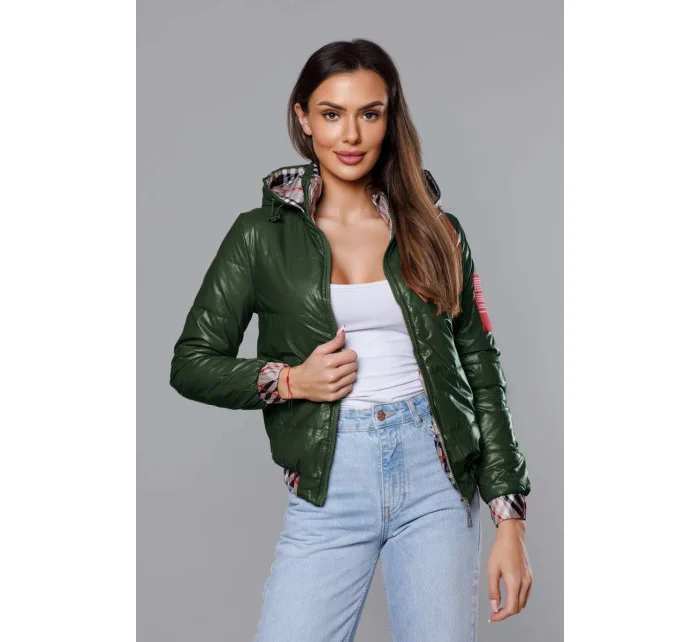 Krátka zelená dámska bunda s ozdobným lemovaním (B8030-10)
