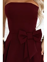 – elegantní midi šaty bez ramínek ve stylu s mašlí – bordó model 22405098 - numoco – elegantní midi šaty bez ramínek ve stylu s mašlí – bordó model 22405098 - numoco