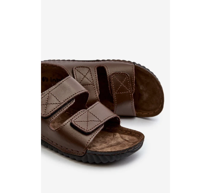 Pohodlné pánské žabky s zipy  tmavě hnědé model 21665802 - Inblu