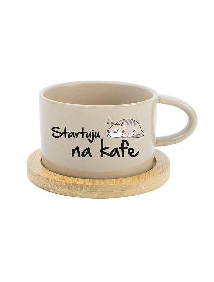 STARTUJU NA KÁVE – krémový hrnček s makrónkou, 200 ml STARTUJU NA KÁVE – krémový hrnček s makrónkou, 200 ml