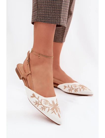 Dámské sandály s výšivkou na ploché Camel model 22039780 - Boto