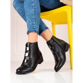 Krásne dámske čierne členkové topánky na plochom podpätku