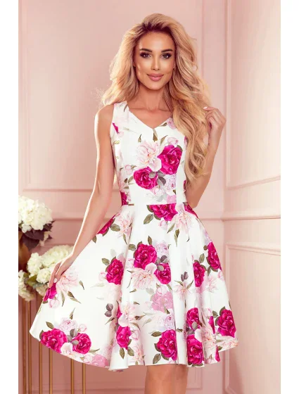 Rozšířené dámské šaty se vzorem růží a s výstřihem ve tvaru srdce model 17302012 - numoco Rozšířené dámské šaty se vzorem růží a s výstřihem ve tvaru srdce model 17302012 - numoco