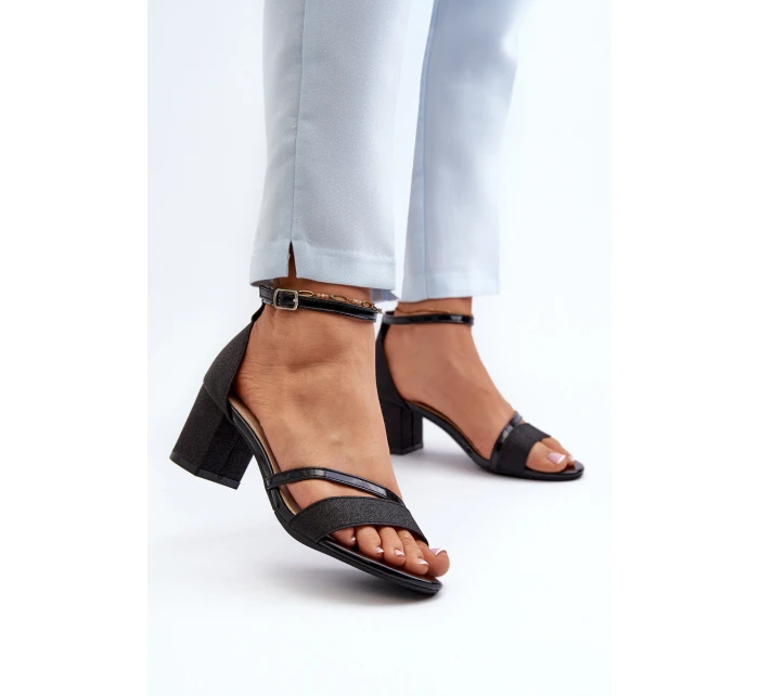 Dámské sandály na nízkém podpatku černé model 21658188 - VINCEZA Dámské sandály na nízkém podpatku černé model 21658188 - VINCEZA