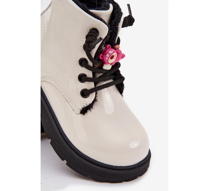 Zateplené detské lakované topánky s príveskom "Miś" - biele Jovellea