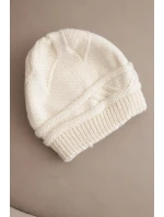 Dámska zimná čiapka z vlny a s pleteným vzorom K428 light beige Dámska zimná čiapka z vlny a s pleteným vzorom K428 light beige