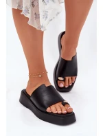 Klapki Damskie Na Platformie Z Ozdobnym Detalem Czarne Linosea