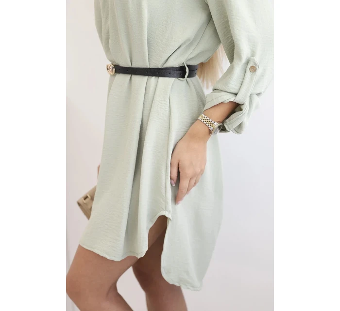 Šaty s dlhším chrbtom a pásom tmavej mentolovej farby