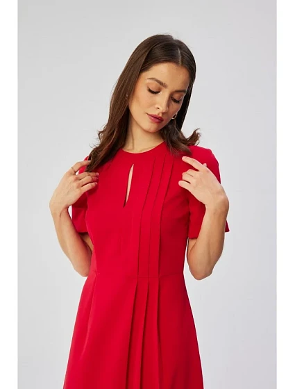 Šaty Shift se záhyby na boku černé model 19647351 - STYLOVE Šaty Shift se záhyby na boku černé model 19647351 - STYLOVE