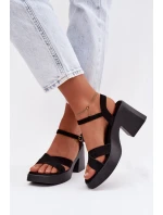 Sandále na podpätku model 225108 Vykročte štýlovo