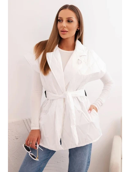 Dámska prešívaná vesta s opaskom a širokým golierom biela