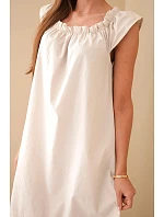 Dámske bavlnené šaty s volánovým výstrihom a volánom béžovej farby Dámske bavlnené šaty s volánovým výstrihom a volánom béžovej farby