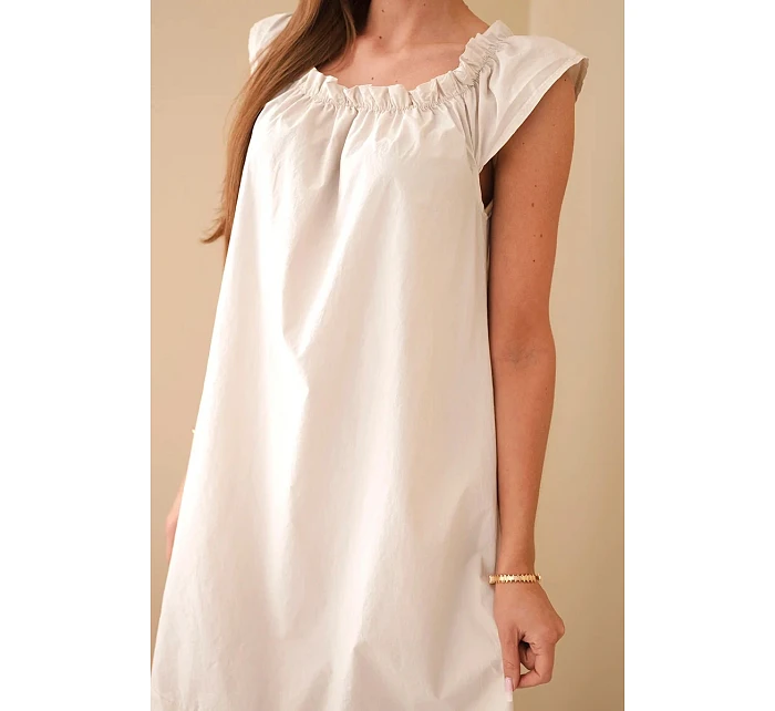 Dámske bavlnené šaty s volánovým výstrihom a volánom béžovej farby Dámske bavlnené šaty s volánovým výstrihom a volánom béžovej farby