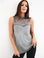 Dámská halenka z s krajkou a stojáčkem grafitová model 22354263 - K-Fashion Dámská halenka z s krajkou a stojáčkem grafitová model 22354263 - K-Fashion
