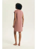 Nočná košeľa model 225026 Henderson Nočná košeľa model 225026 Henderson