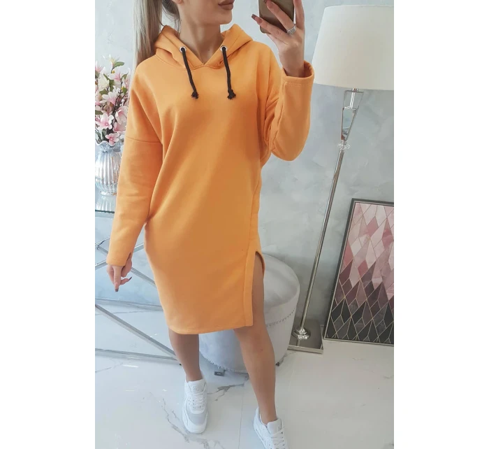 Šaty s kapucňou a bočným rázporkom broskyňové Šaty s kapucňou a bočným rázporkom broskyňové