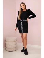 Dámské šaty s volánky a páskem černý