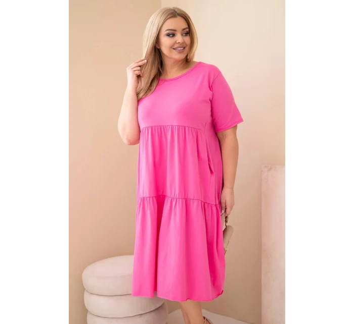 Dámske bavlnené plus size šaty s krátkymi rukávmi a volánom v ružovej farbe