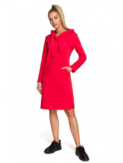 model 18004262 Pletené šaty s kapucí a asymetrickou kapsou červené - Moe
