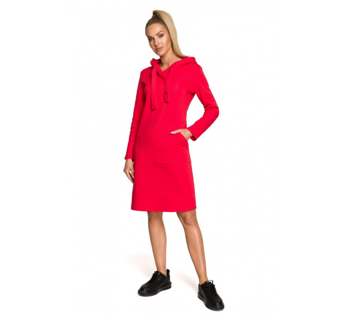 model 18004262 Pletené šaty s kapucí a asymetrickou kapsou červené - Moe