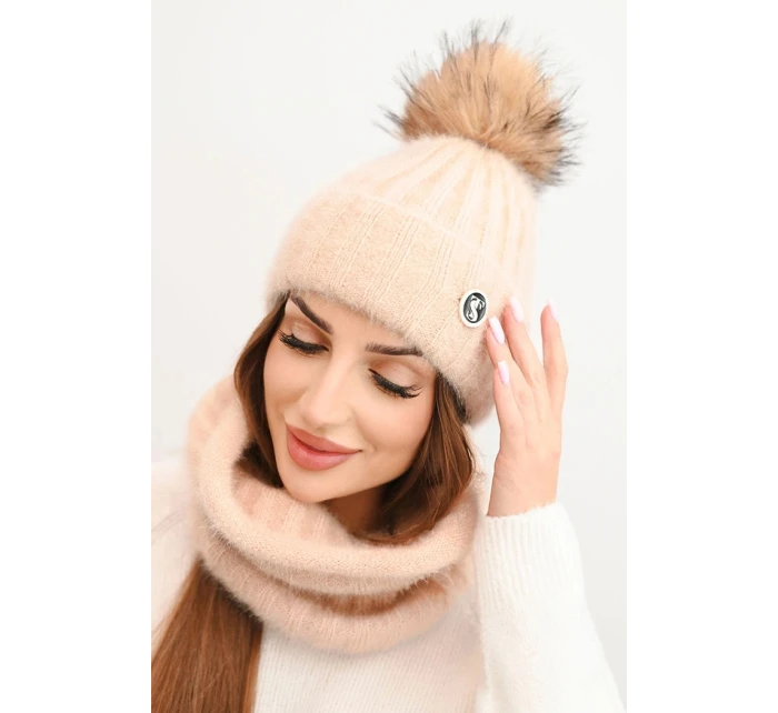 Dámska zimná súprava s bambulou a ohrievačom krku béžová