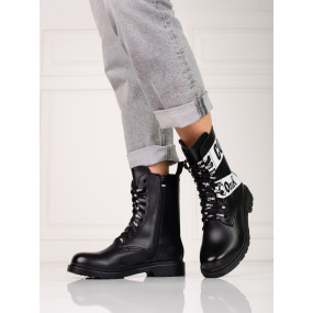 Klasické členkové topánky dámske čierne na plochom podpätku
