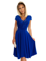LINDA - Šifónové dámske šaty v nevädzovej farbe s krajkovým výstrihom 381-3