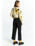 Dámske elegantné nohavice s logom značky / Čierna - Monnari