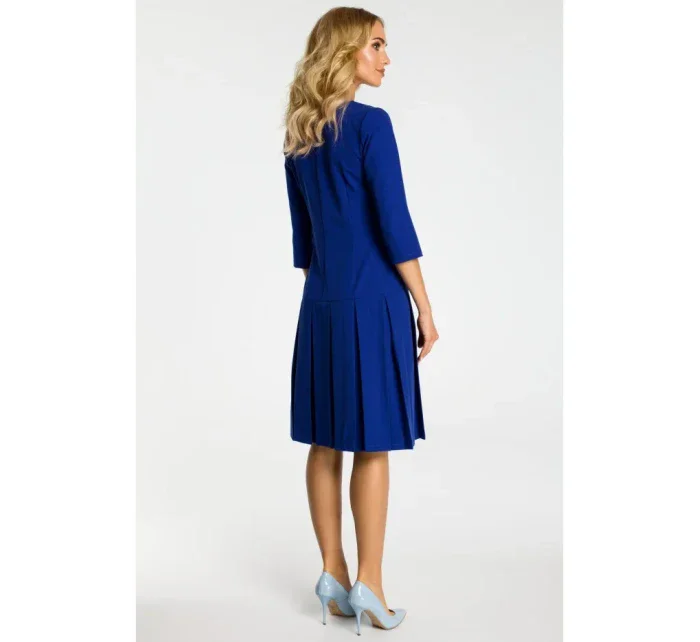 Šaty se pasem a záhyby královská modř model 15096987 - Moe Šaty se pasem a záhyby královská modř model 15096987 - Moe