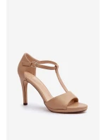 Dámské sandály na podpatku z ekokože béžové model 21658225 - VINCEZA Dámské sandály na podpatku z ekokože béžové model 21658225 - VINCEZA