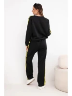 Dámský teplákový komplet model 21951909 s lampasy a volnou mikinou černý - K-Fashion