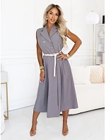 model 22214885 Elegantní midi košilka se zlatými knoflíky a páskem šedá - numoco basic model 22214885 Elegantní midi košilka se zlatými knoflíky a páskem šedá - numoco basic