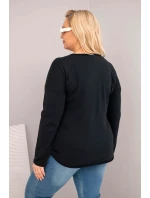 Dámská blůza Plus Size s výstřihem do V a delším zadním dílem černá