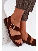 Dámské sandály na ploché podrážce se zlatým přezkou čokoládové model 22125670 - Boto