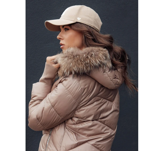 Dámská prošívaná zimní bunda z umělé kožešiny s kapucí camel Dstreet model 21979752 - FashionStreet