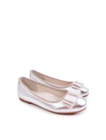 Kožené dětské baleríny s ozdobnou mašlí stříbrne model 21580989 - S.Barski