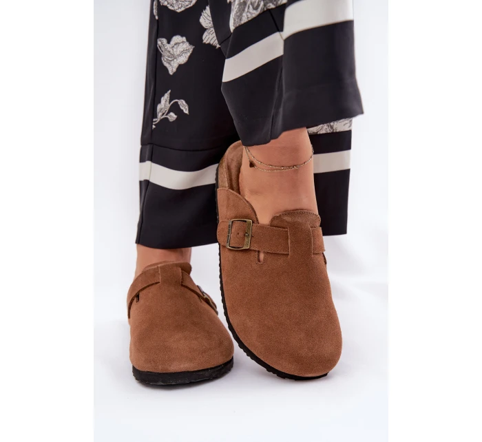 Semišové Klapky Dámské S Přezkou Big Star Hnědé model 21692025 - Big Star Shoes Semišové Klapky Dámské S Přezkou Big Star Hnědé model 21692025 - Big Star Shoes