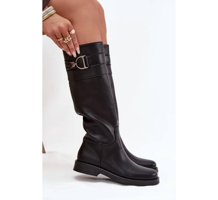 Dámske čižmy na nízkom podpätku s ozdobným detailom Arvessa - čierne Dámske čižmy na nízkom podpätku s ozdobným detailom Arvessa - čierne