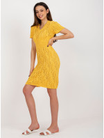 Žlté ažurové pletené šaty po kolená