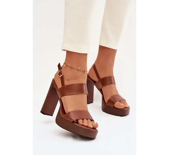 Sandále na podpätku model 226114 Krok vo veľkom štýle