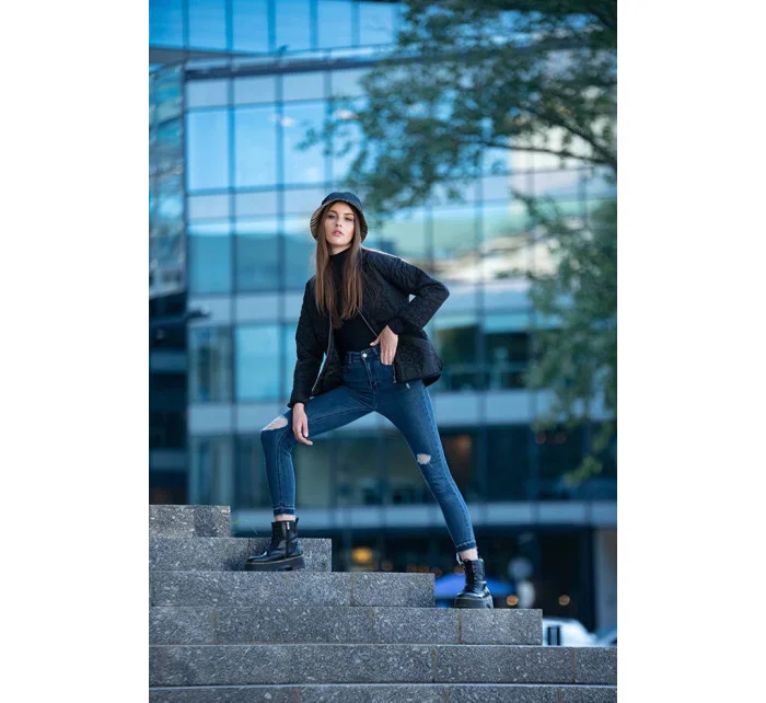 Tenká čierna dámska bunda s ozdobným prešívaním (JIN226) Tenká čierna dámska bunda s ozdobným prešívaním (JIN226)