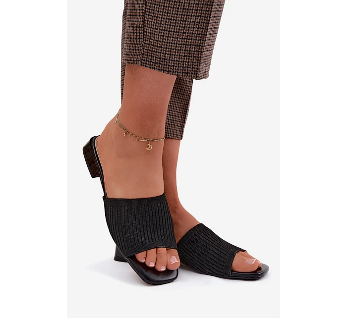 Materiálové dámské pantofle na plochém podpatku Černé model 22122694 - Boto