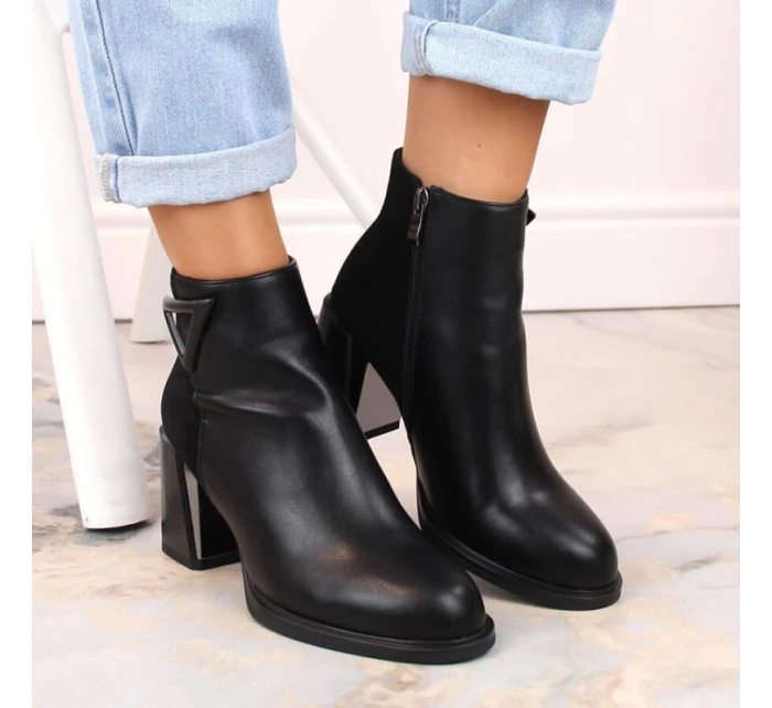 D&A S.Barski Premium Collection W OLI238 čierne zateplené čižmy s ozdobným stĺpikom D&A S.Barski Premium Collection W OLI238 čierne zateplené čižmy s ozdobným stĺpikom