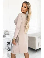 398-3 Elegantné bavlnené šaty s obálkovým výstrihom a dlhými rukávmi - béžové