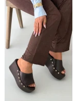 Dámské nazouváky na platformě s čokoládové model 21918831 - Boto Dámské nazouváky na platformě s čokoládové model 21918831 - Boto