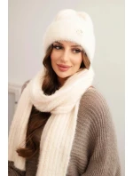 Dámský komplet čepice a z měkké příze ecru model 21800779 - K-Fashion Dámský komplet čepice a z měkké příze ecru model 21800779 - K-Fashion