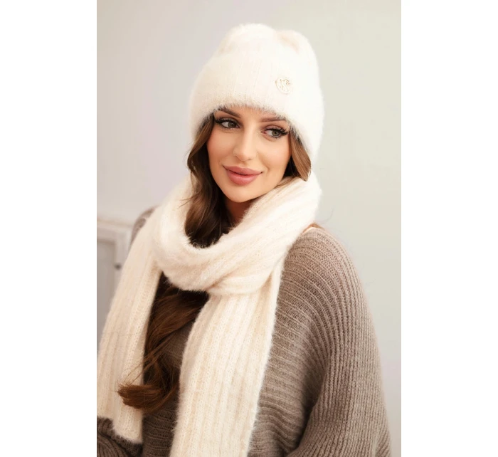 Dámský komplet čepice a z měkké příze ecru model 21800779 - K-Fashion Dámský komplet čepice a z měkké příze ecru model 21800779 - K-Fashion