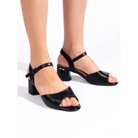 Trendy čierne sandále pre ženy na širokom podpätku Trendy čierne sandále pre ženy na širokom podpätku