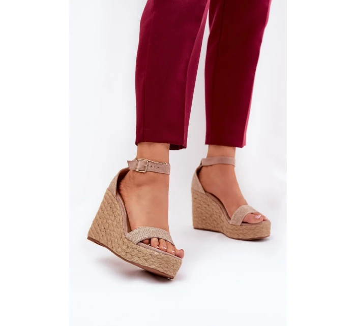 Model topánok na klinoch 209911 Krok v štýle