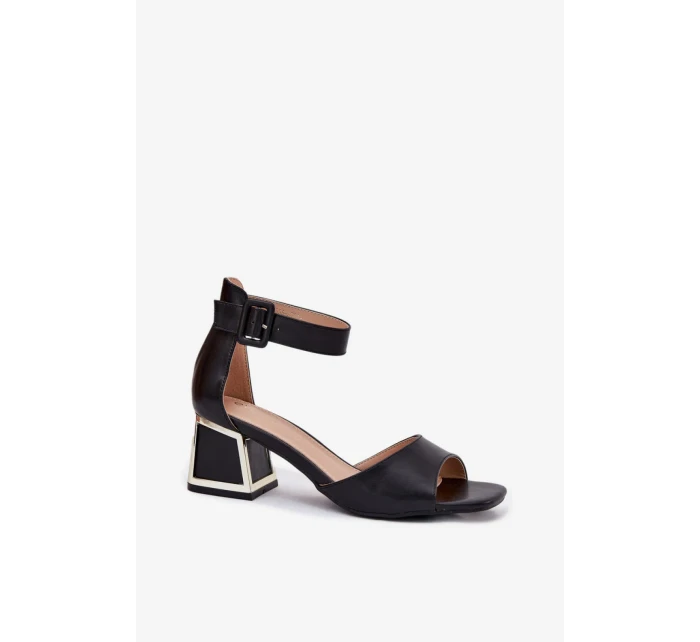 Sandále na podpätku model 213930 Vykročte štýlovo